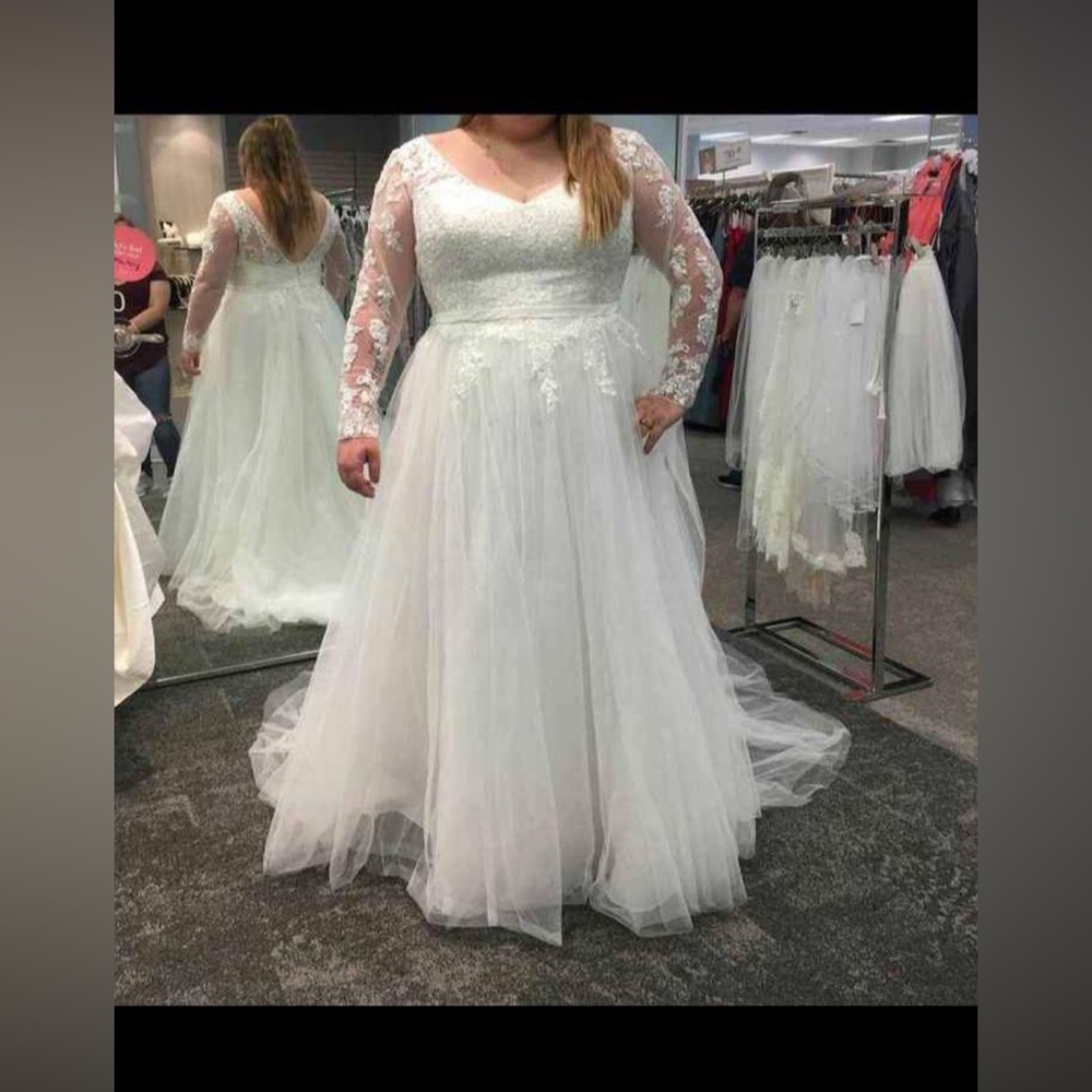 David's Bridal Ivory Gown